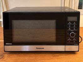 Panasonic NN-GD38HS Inverter Mikrowelle mit Zubehör