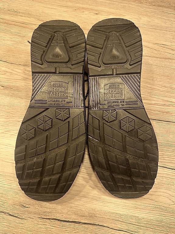 Herrenschuhe: Sicherheitsschuhe Neu, Grösse 45 – Gebraucht aus Unterägeri von carina8800 3