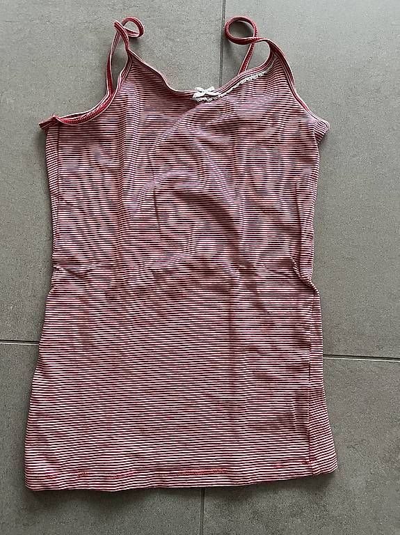 Blusen, T-Shirts & Tops: Top 134/140 – Gebraucht aus Luzern von La_Favorita