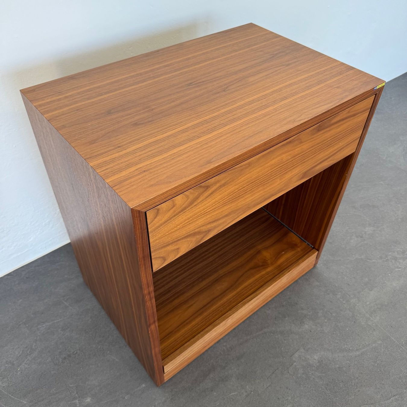 Armadi: Top Design Exclusiv Sideboard 760mm breit - Nussbaum – Usato da Schönenwerd venduto da mcofficeshop 2