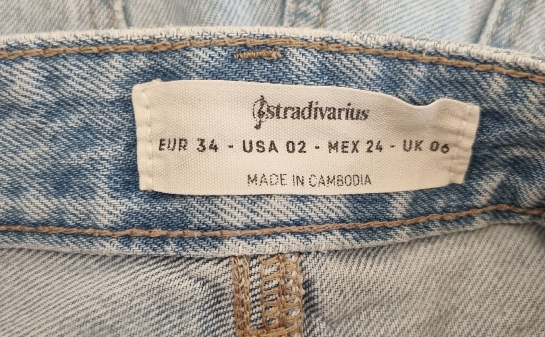 Stradivarius Jeans: Jeans Shorts Stradivarius hellblau Grösse 34  – Gebraucht aus Möriken AG von mohnsame2 4