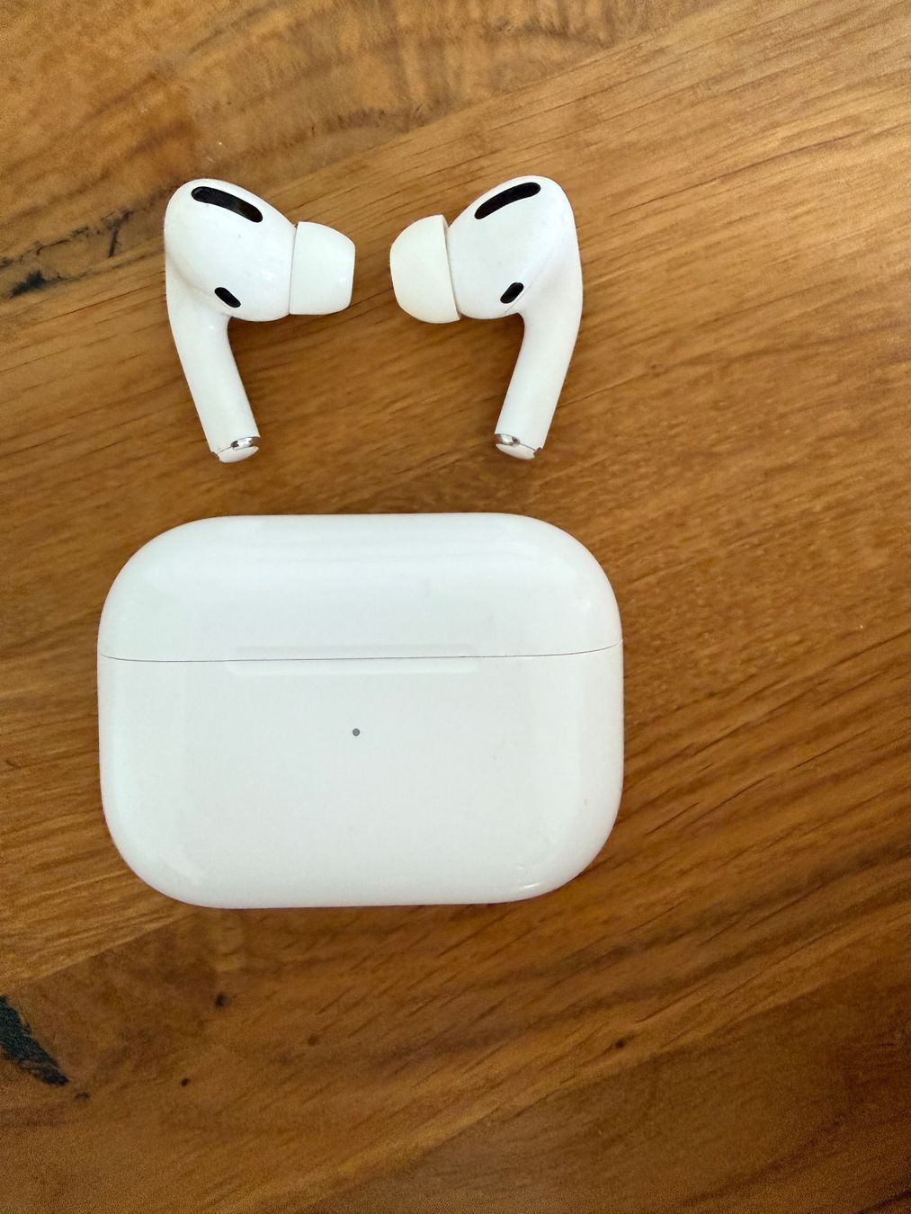 Apple Cuffie: APPLE AirPods Pro 1 – Usato da Lausanne venduto da Nine1982 3