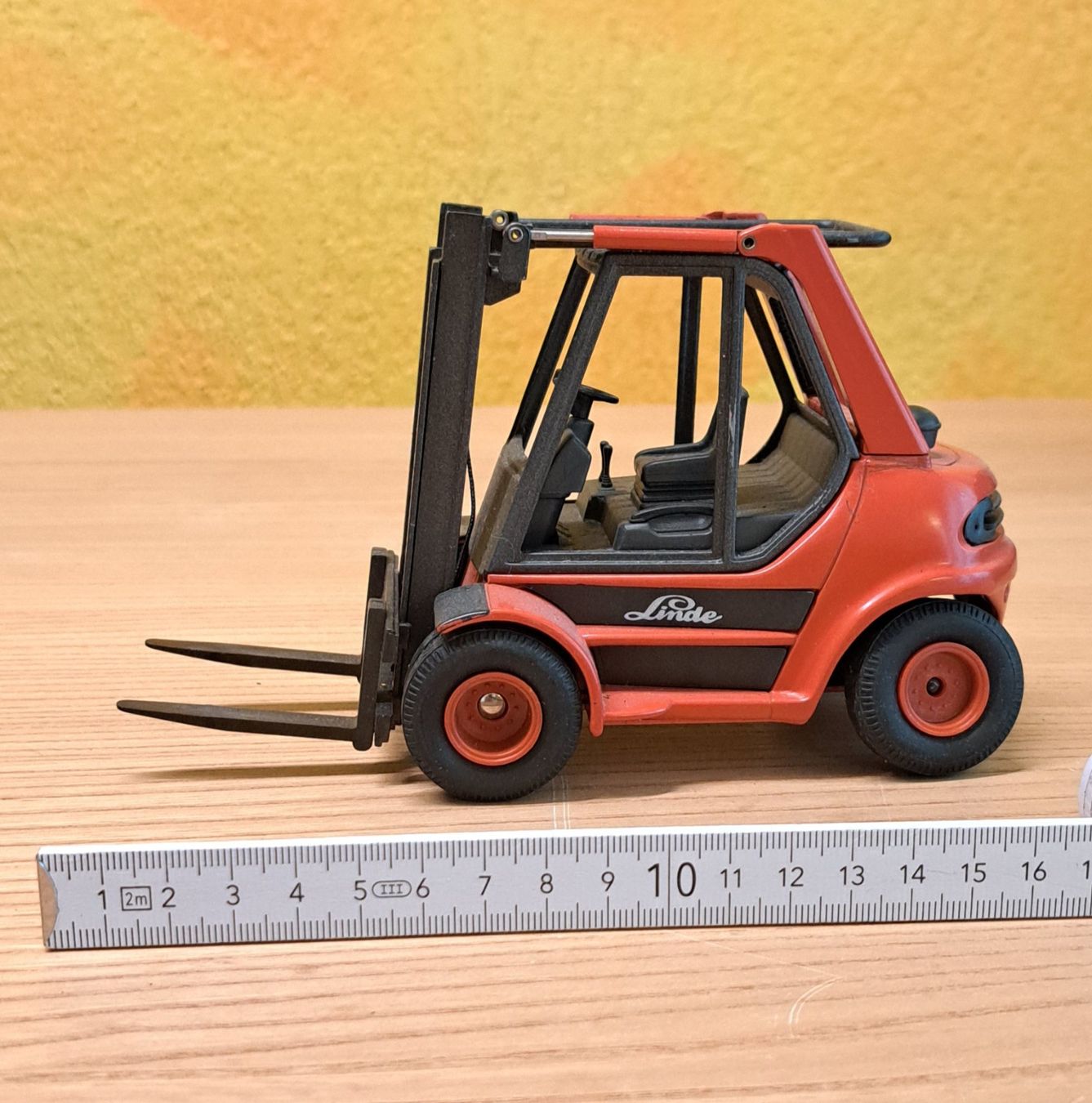 Gama Kit di modellismo & Modellini statici: Linde Stapler (Gabelstapler Modell, Gamma 2422 / 1:24 – Usato da Dietlikon venduto da kosta.katoglou