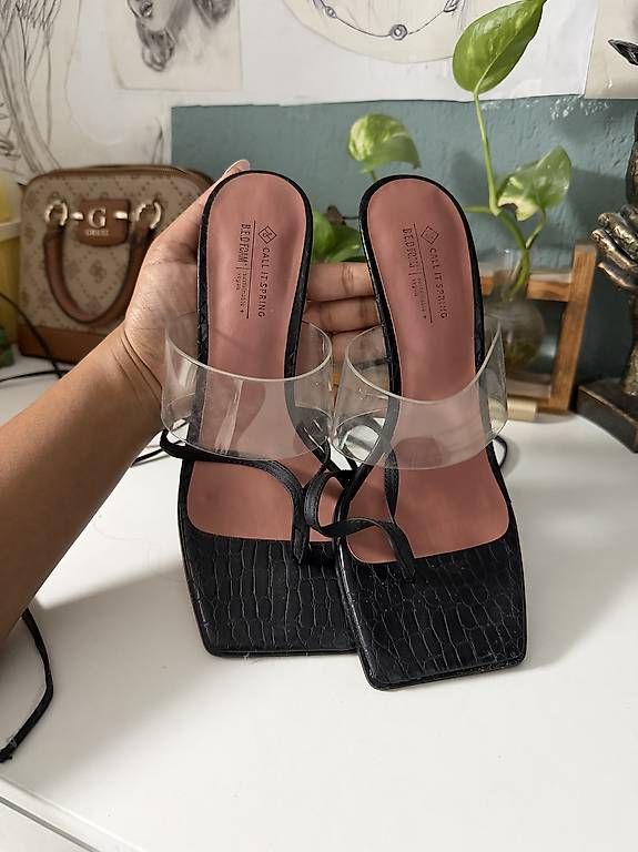Chaussures femmes: Schwarze Sandaletten – D'occasion à Hölstein par Pivu