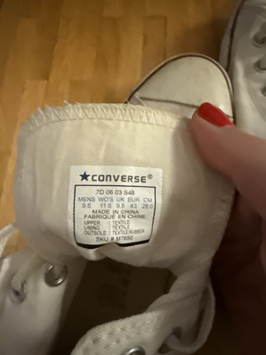 Scarpe da uomo: White Converse All Star High Tops, Size US 9.5, Worn – Usato da Pully venduto da gigiboom 1