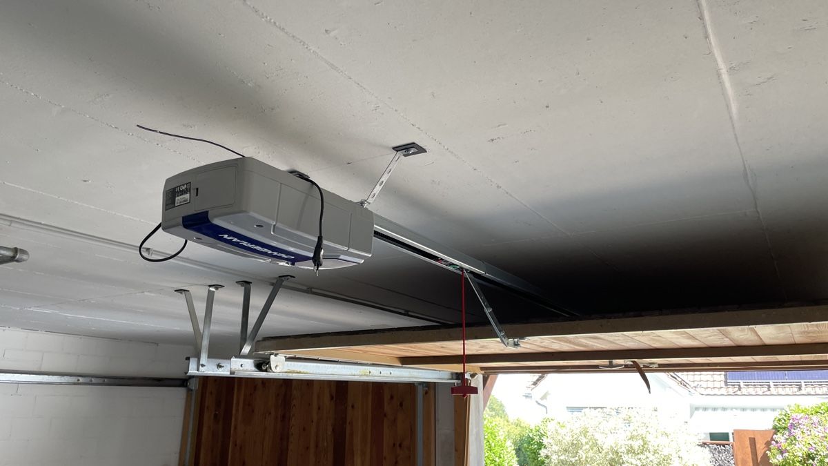 Altro Materiale elettrico: Garagentorantrieb Chamberlain ML1000EV mit Fernbedienung  – Usato da Rheineck venduto da 5element 3