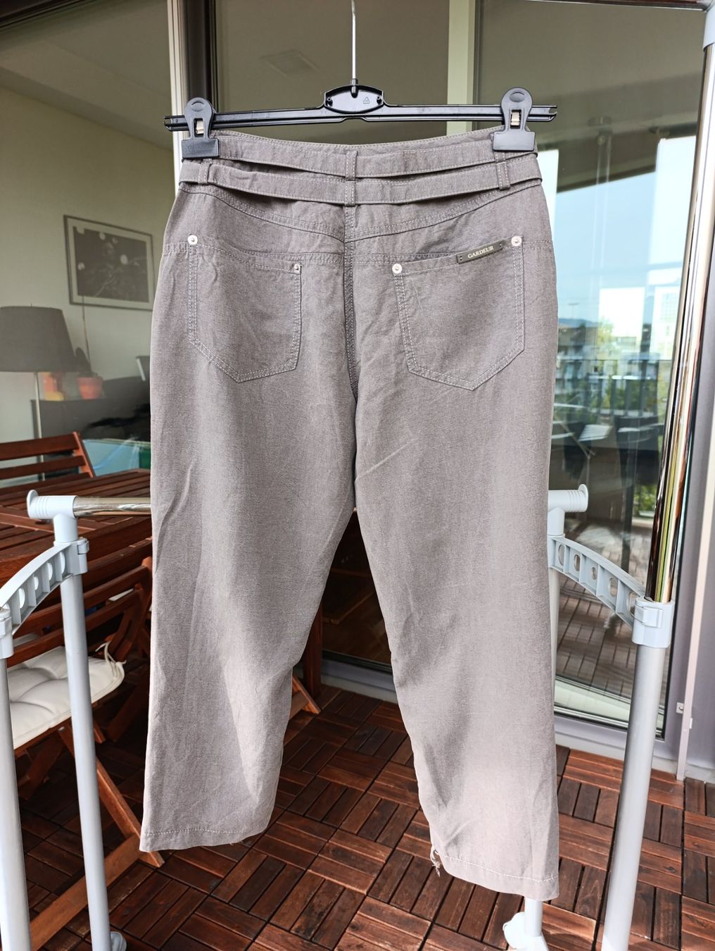 Pantaloni: Damen Capri Gr 36 – Usato da Zürich venduto da VorlonShadow 1