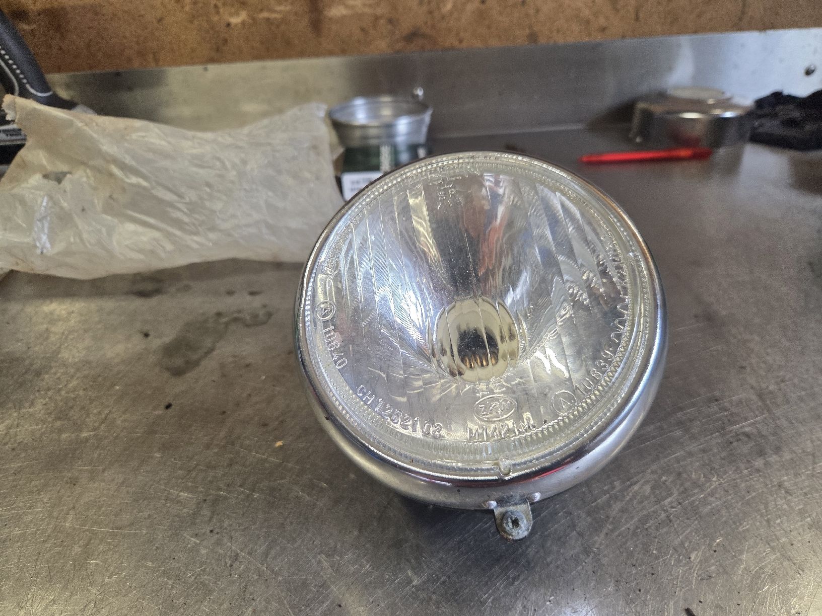 Parti ricambio per ciclomotori: Neuer Scheinwerfer zkw Mofa oder Kleinmotorrad – Nuovo (secondo la descrizione) da Eichberg venduto da Schmid-Motos