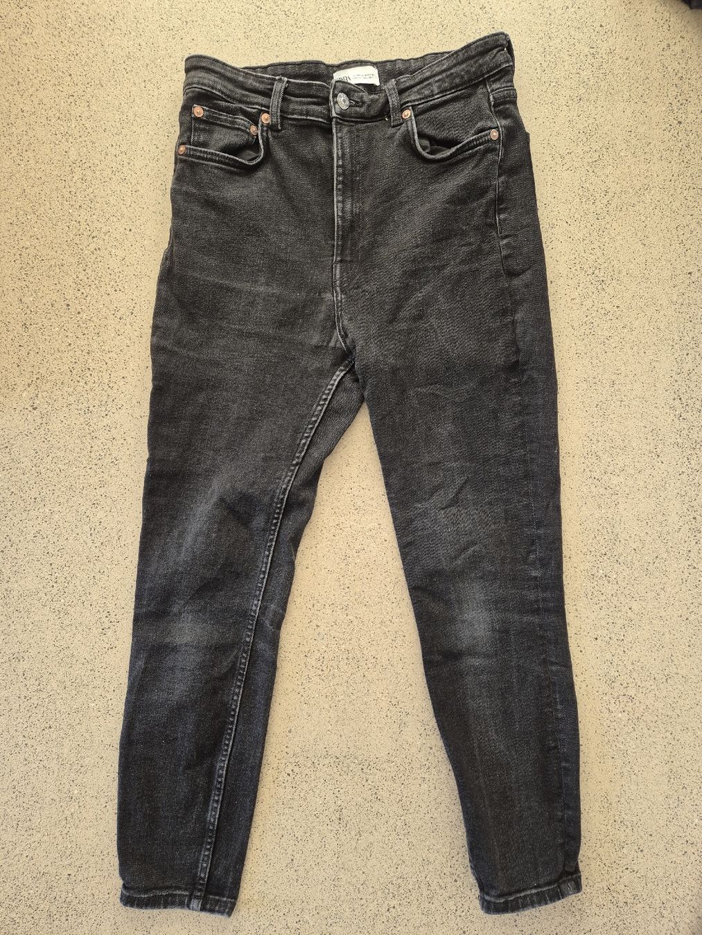Zara Jeans: Dunkle Skinny Jeans Zara – Usato da Schlieren venduto da nat_76vd
