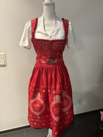 Hochwertiges Dirndl mit gewobener Schürze 