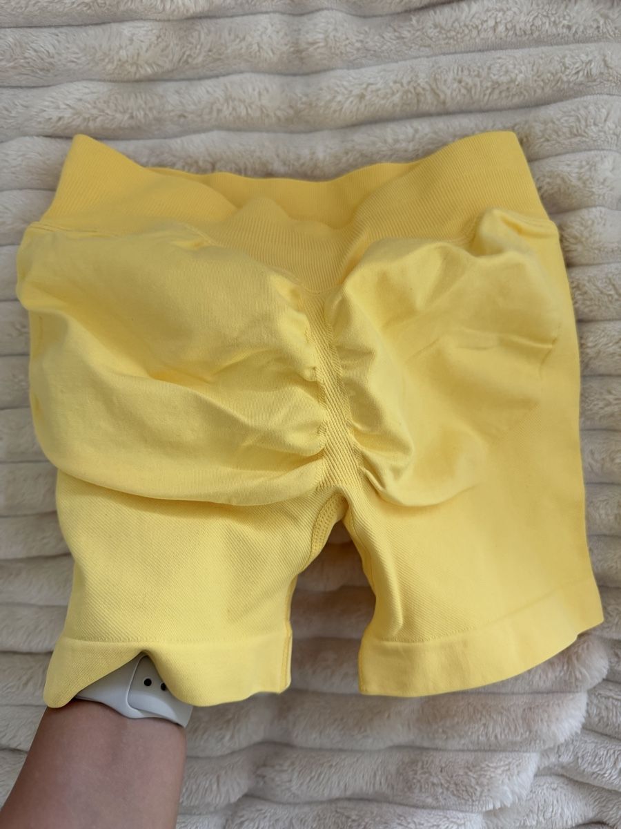 Leggings: Shorts yellow size S new  – Neuf (Voir description) à Gränichen par Domsiiiii 1
