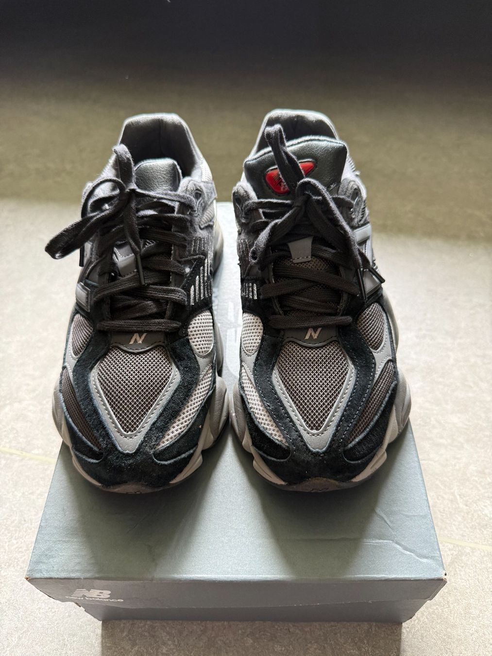 New Balance Scarpe da uomo: New Balance 9060 – Nuovo (secondo la descrizione) da Winterthur venduto da khalilaliev 2