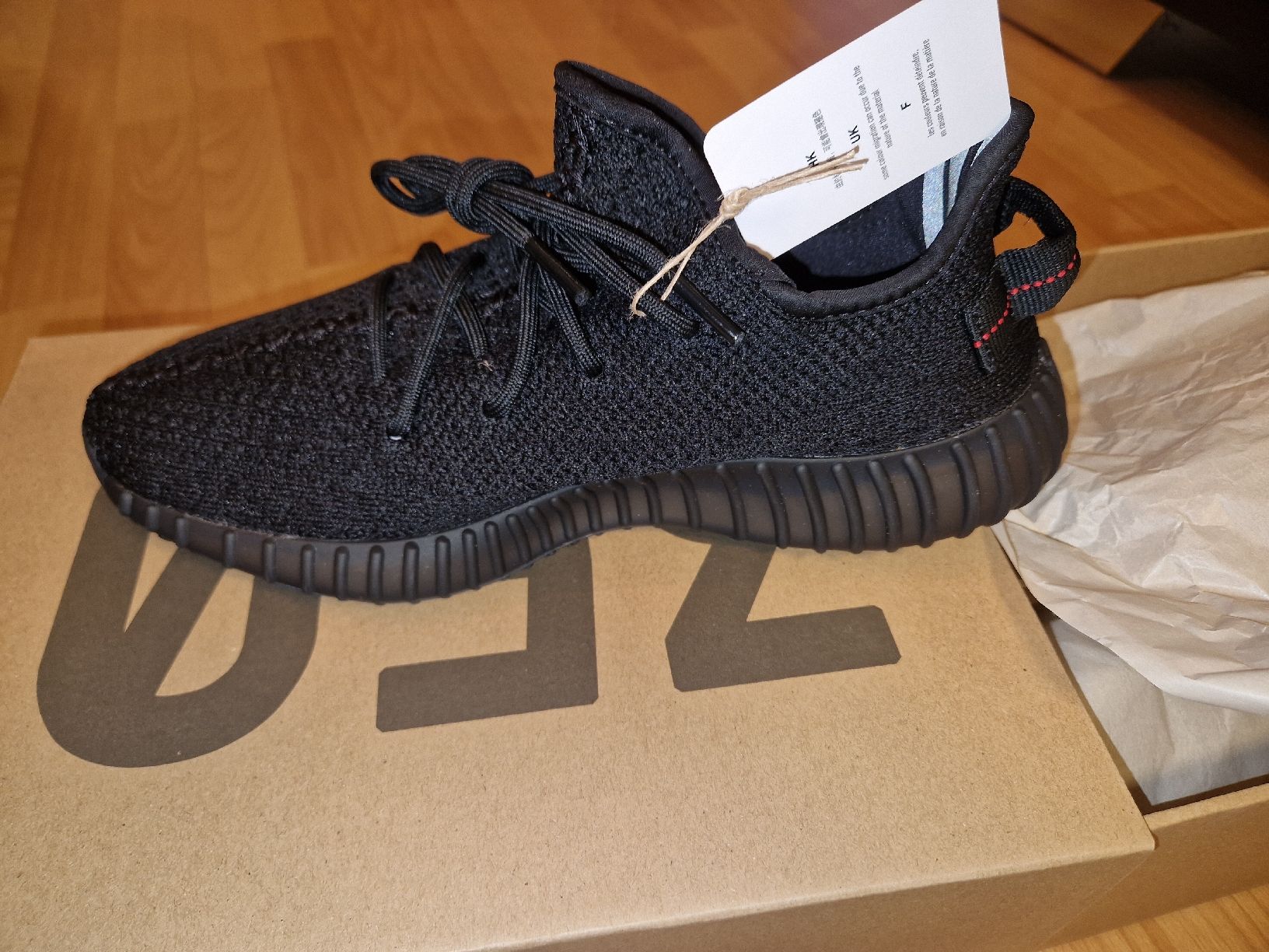 Scarpe da uomo: Yeezy Boost 350 V2 "Bred", Gr. 41 1/3, Neu+OVP – Nuovo e nell'imballaggio originale da Olten venduto da hinterhof.olten 2