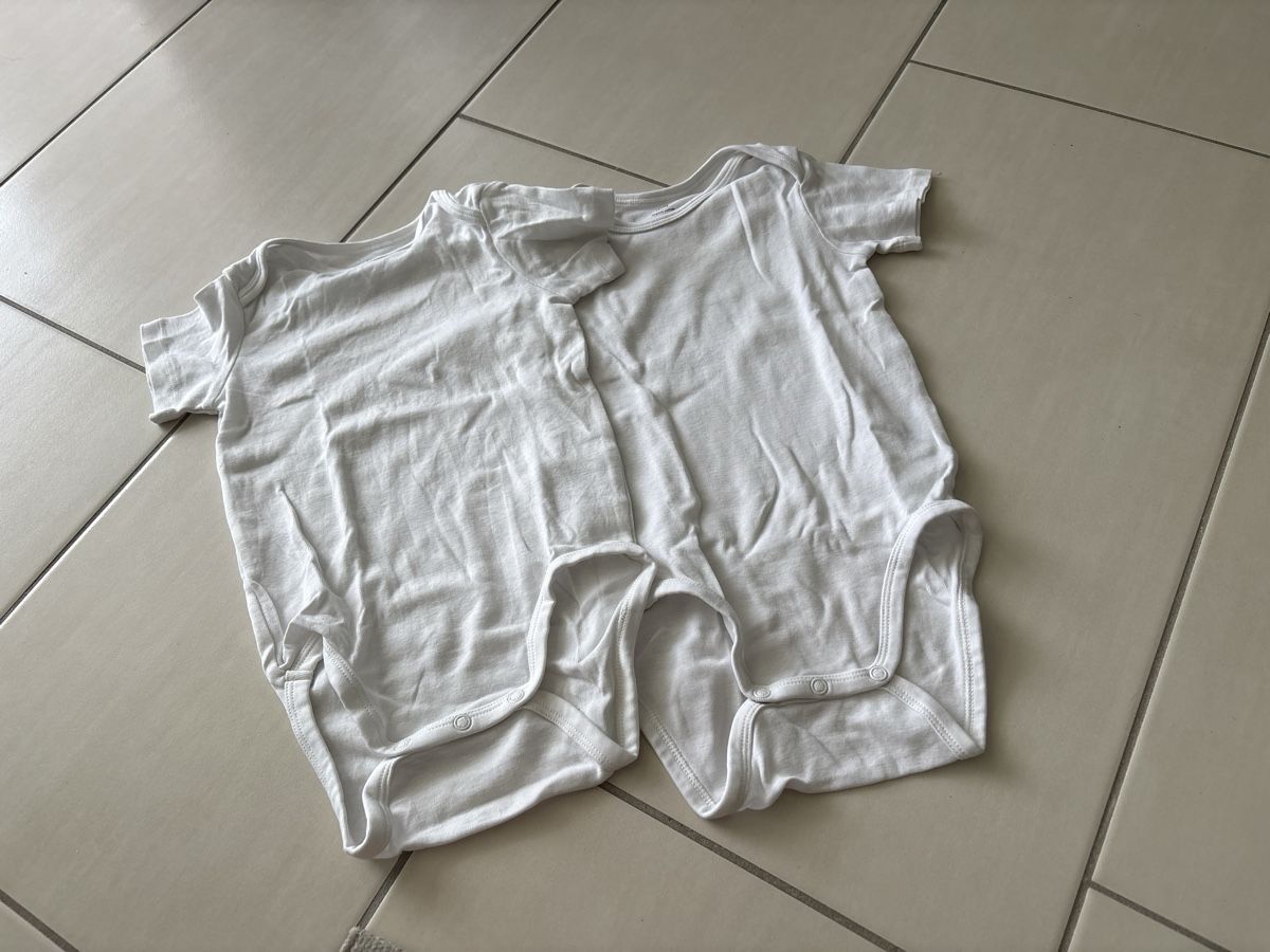 H&M Kleiderpakete & -sets: 2 Kurzarmbodys H&M Grösse 92 – Gebraucht aus Wettingen von Stephanie_93
