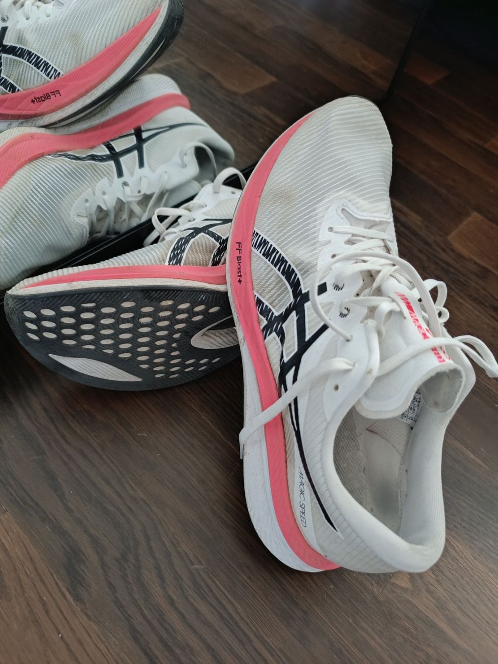 Asics Chaussures hommes: Asics Magic Speed Laufschuhe Weiss Grösse 45 – D'occasion à Dürnten par Mercurius1