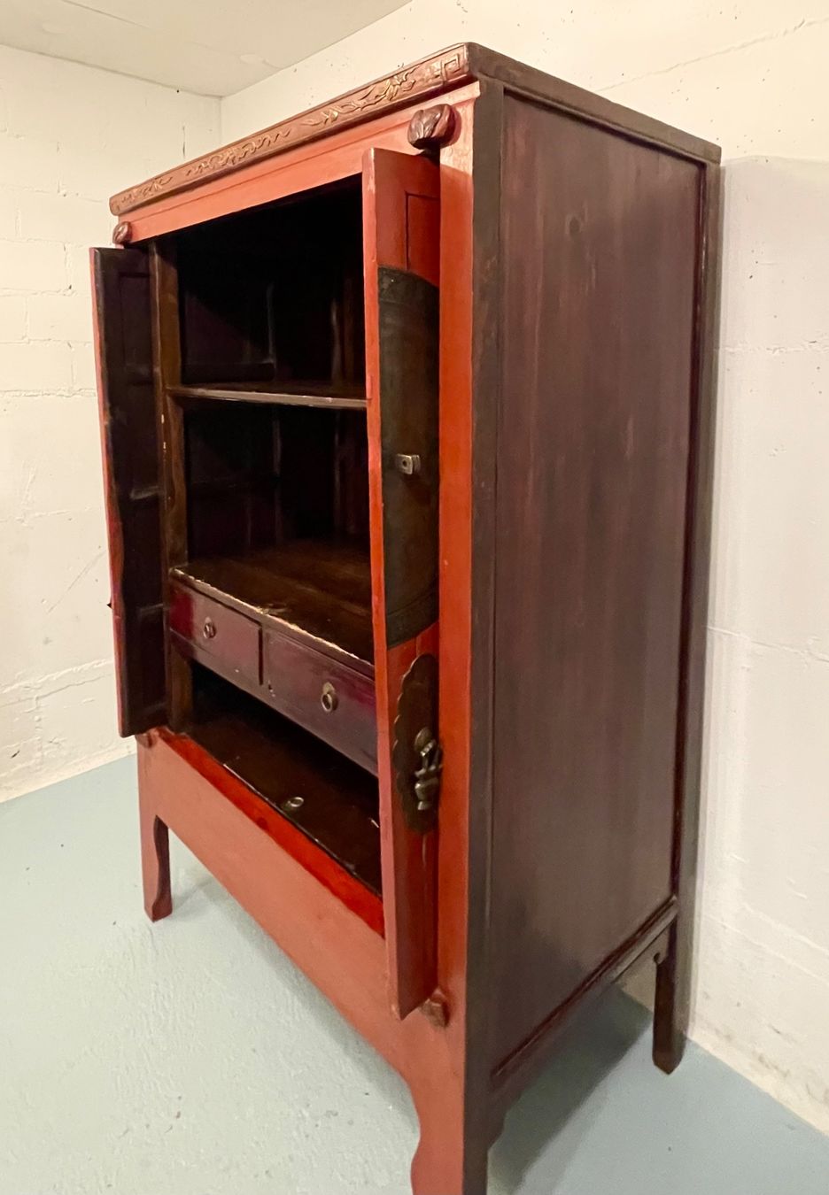 Armadi: Antiker chinesischer Hochzeitsschrank – Usato da Kriens venduto da Bangkapi 6