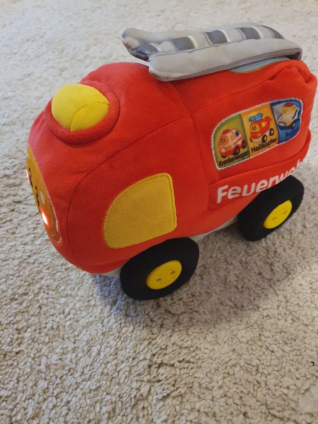 Véhicules pour enfants: Plüsch Feuerwehrauto mit Sound & Licht – D'occasion à Altendorf par MiriCaj 1