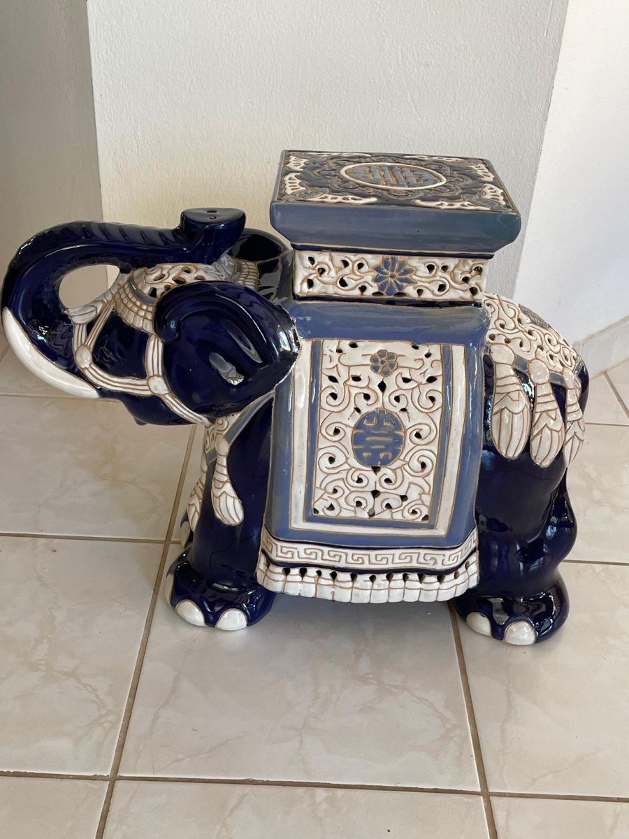 Toutes les décorations: Bluemtopf / Blumenständer / Elefant – D'occasion à Roggwil BE par KatharinaKunz