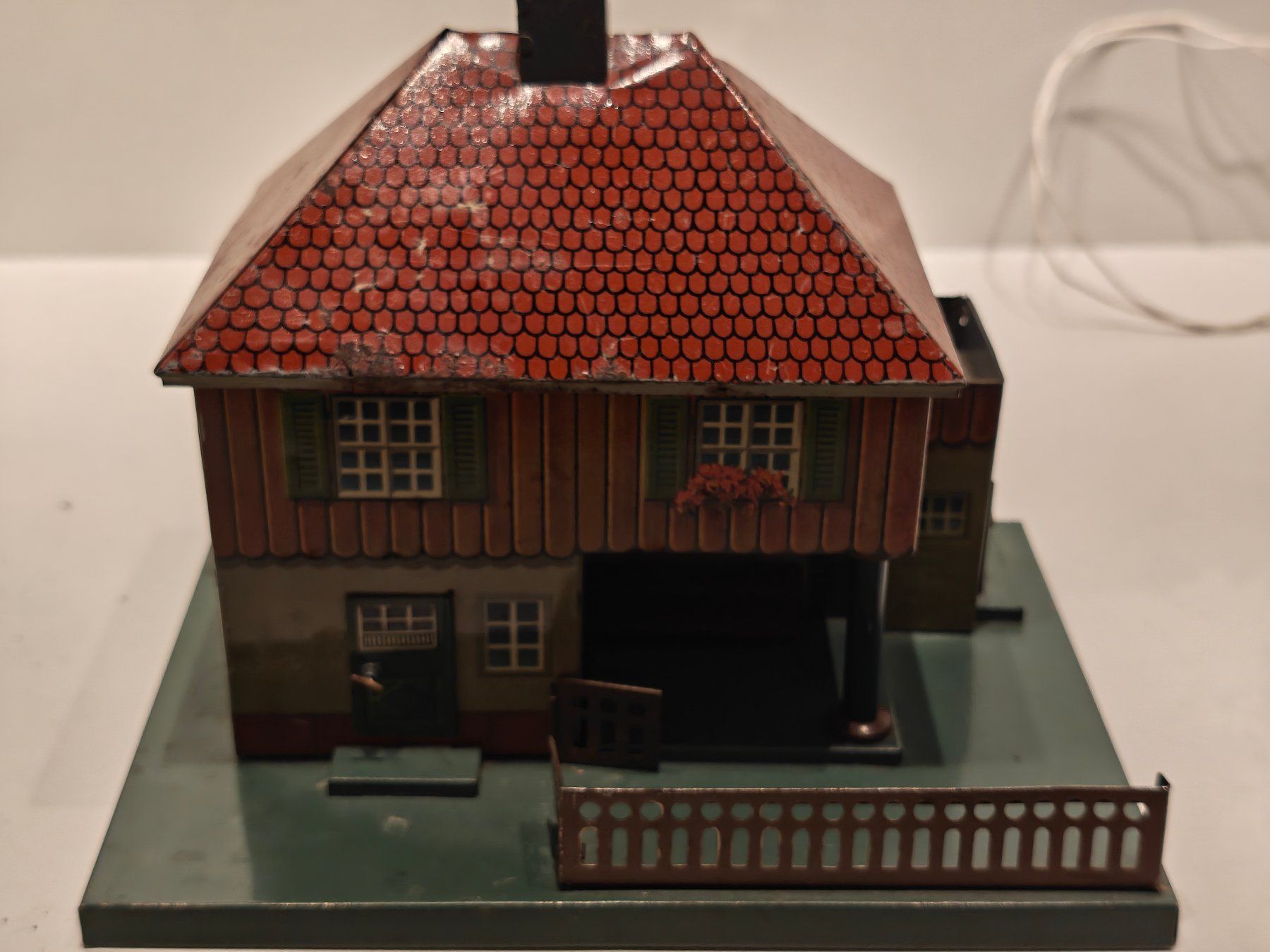 Märklin Modelleisenbahnen: Märklin Blechhaus – Gebraucht aus Braunau von Homersimpson