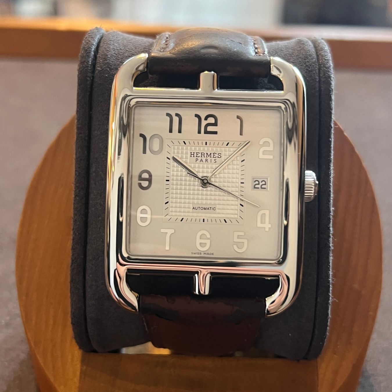 Hermès Montres: FLASH SALE Hermès Cape Cod Date Automatic Silver Dial CD6.71 – D'occasion à Carouge GE par Watchaser