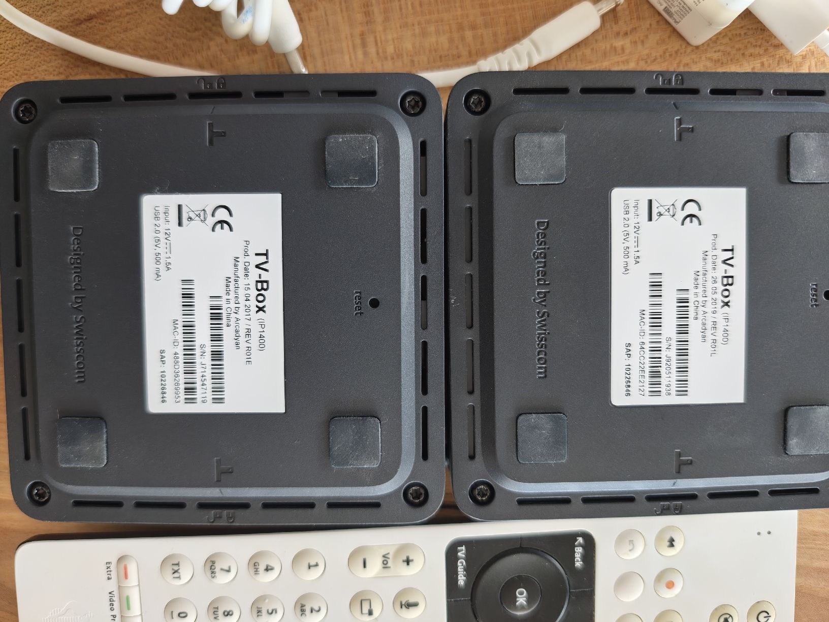 Swisscom Audio- & Mediensysteme: 2 x Swisscom tv box IP1400 – Gebraucht aus Hochfelden von Barbados978 1