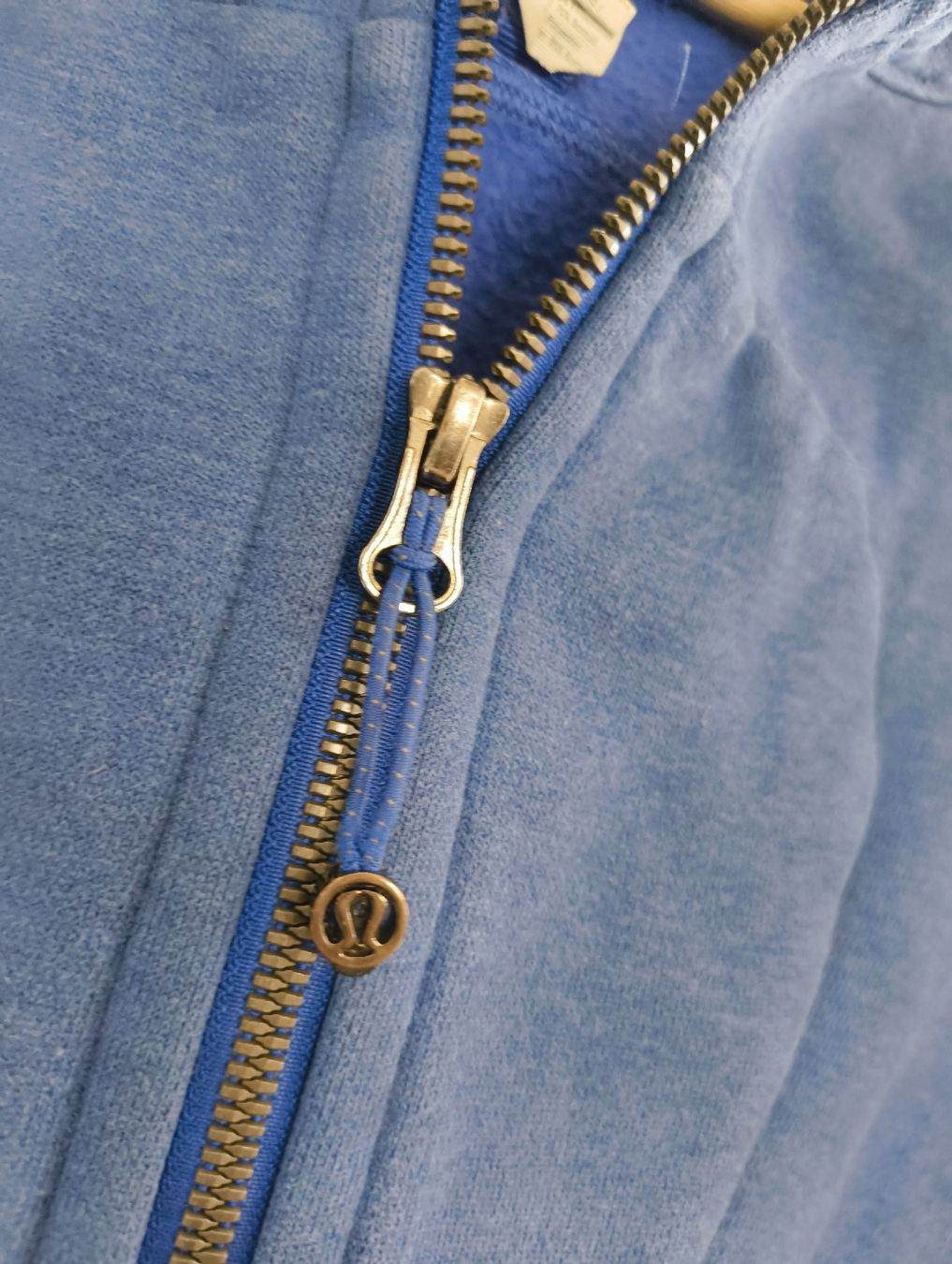 Lululemon Maglioni & Felpe: Lululemon Scuba Hoodie – Usato da Stein am Rhein venduto da DaOhana 4