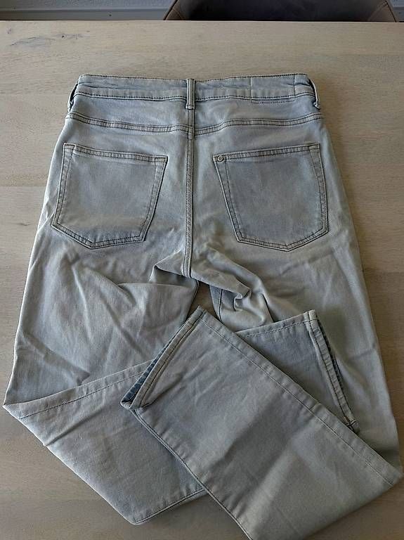 Jeans: Jean bleu clair H&M  taille 30/32  coupe straight – Gebraucht aus Lausanne von ila_pz5z 2