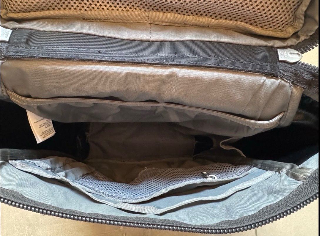North Face Sacs à dos: North Face Rucksack BASE CAMP mini – D'occasion à Solothurn par idcses 3