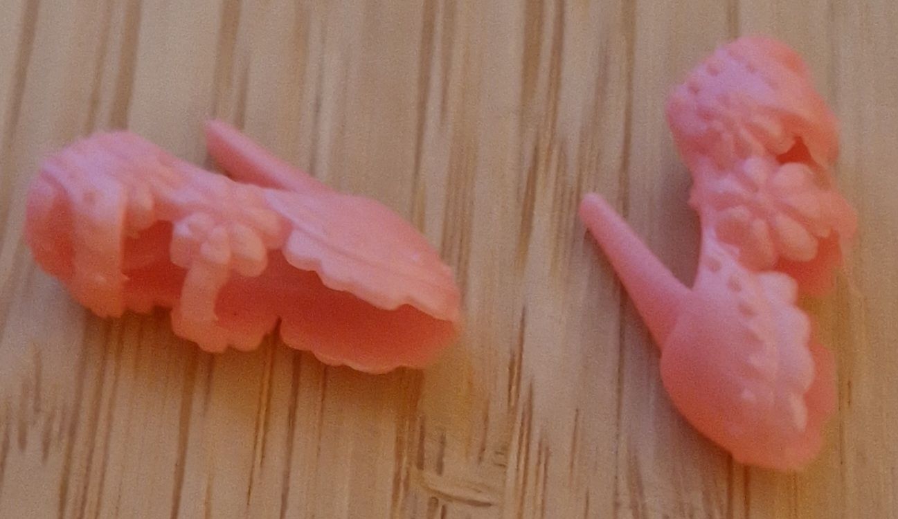 Bambole: chaussures pour Barbie – Usato da Couvet venduto da Pioune