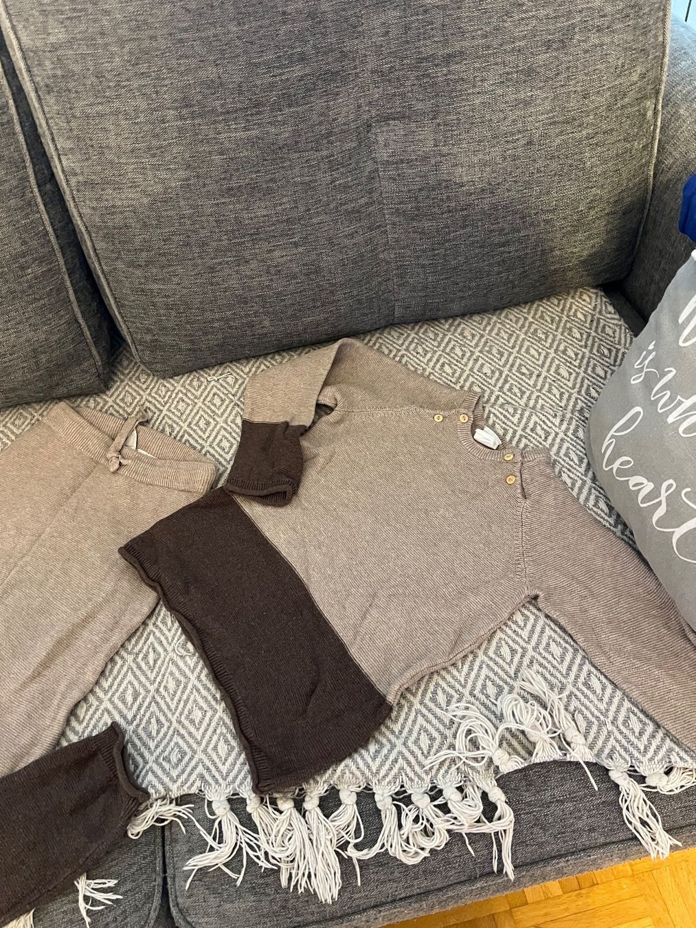 H&M Lotti & Set di vestiti: H&M STRICKTRAINER BRAUN GR 104 – Usato da Basel venduto da theo-g77 1