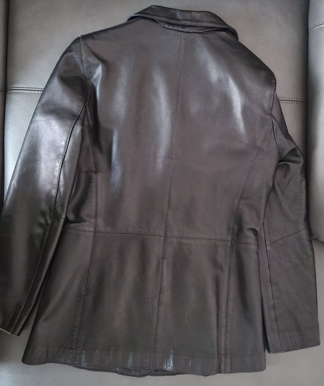 Giacche: Blouson en cuir noir. – Usato da Neuchâtel venduto da wikit 3