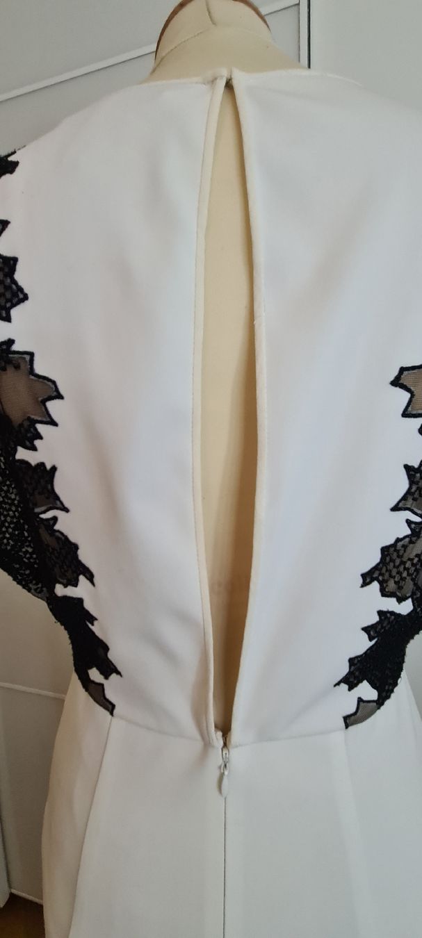 Vestiti: robe de cocktail élégante BCBG Max Azria – Usato da Genève venduto da Saleena 7