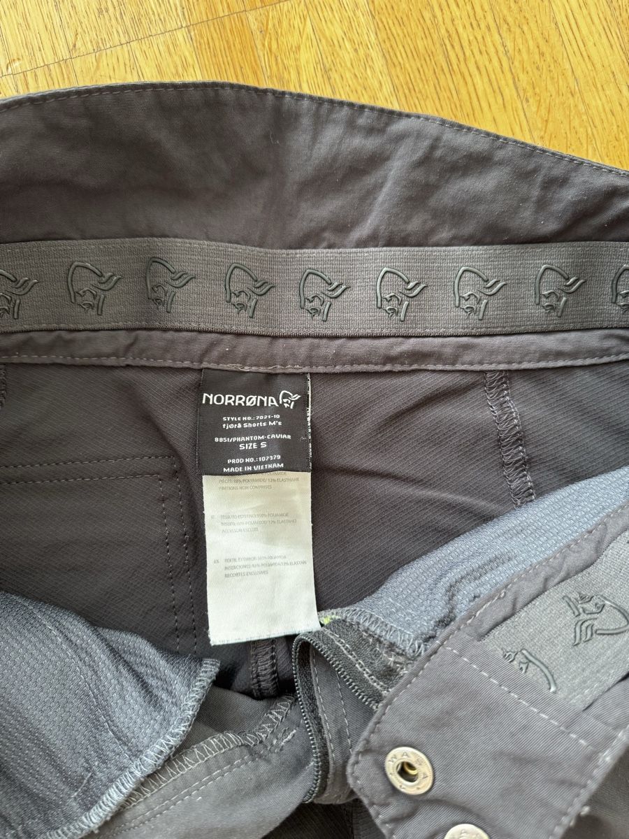 Norrøna Pantaloni: Norrona Fjora Shorts Anthrazit  – Usato da Adligenswil venduto da Jumpy10 2