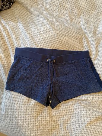 Shorts, Grösse 40, Dunkelblau mit Spitze!