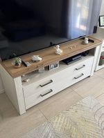Tv-Möbel plus Wandbord