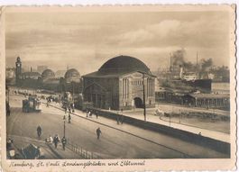 HAMBURG, St. Pauli Landungsbrücken und Elbtunnel