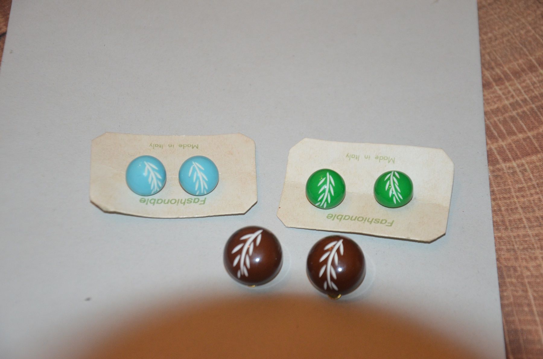 Boucles d'oreille: 3 PAAR CLIPS – Neuf avec emballage d'origine à Chiasso par Dolly015