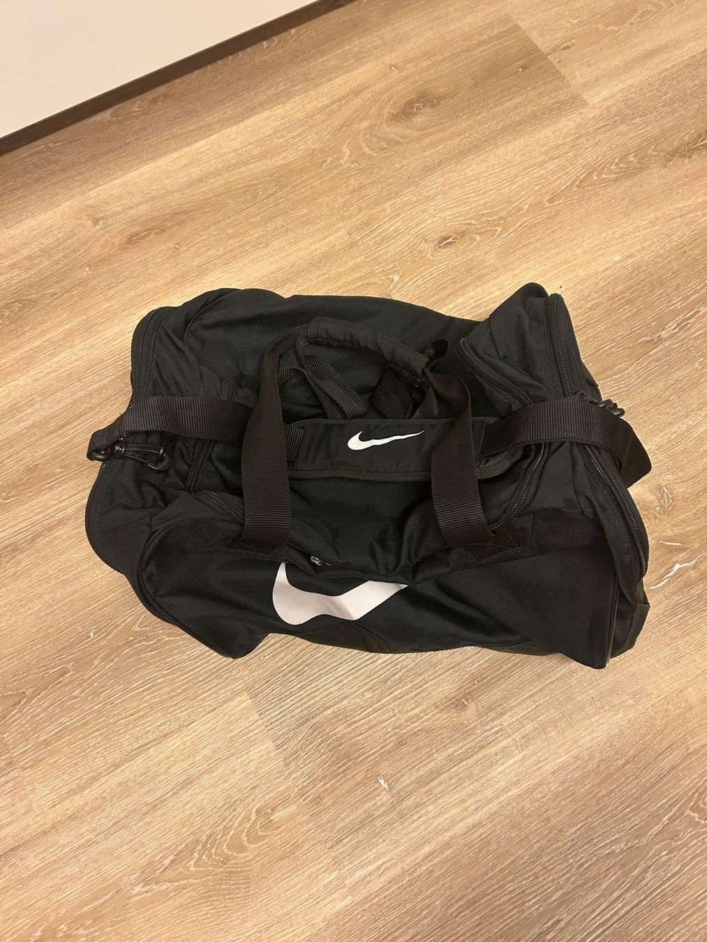 Nike Borse: Schwarze Nike Sporttasche – Usato da Mörschwil venduto da M123321 1
