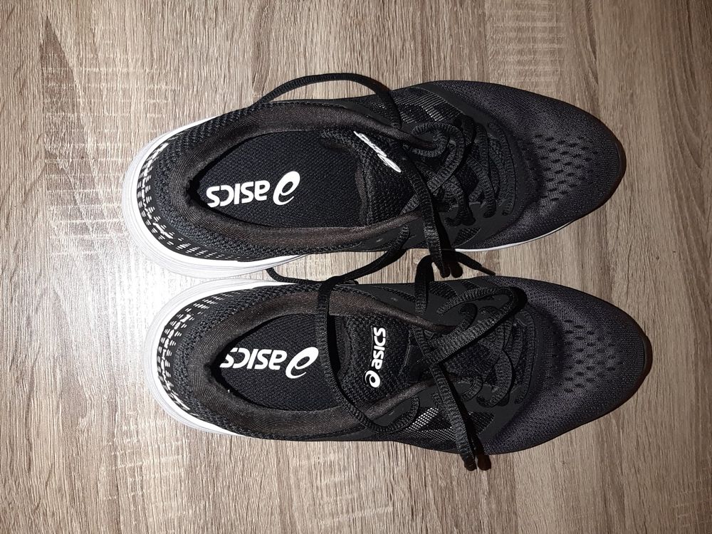 Vendo Scarpe Asics N.44 indossate solo una volta. Kaufen auf Ricardo