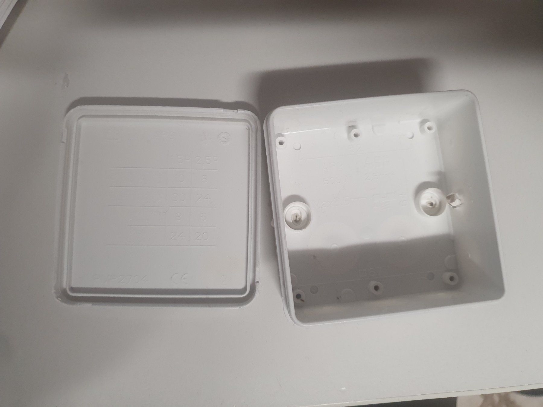 Alimentazione elettrica: Kabelabzweigdose Abzweigdose 85×85×38 mm – Usato da Zürich venduto da eymen20