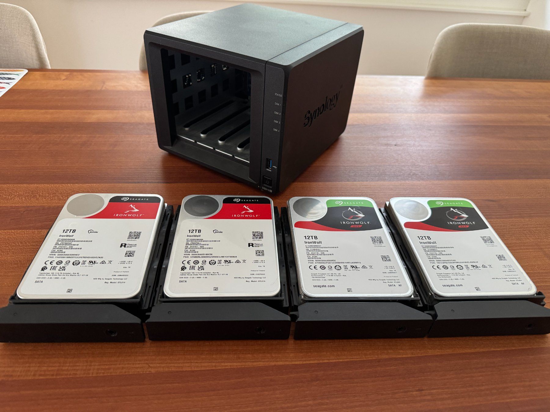 Synology DS918+ mit DX517 und 9× 12 TB IronWolf 108 TB (Gebraucht) in ...