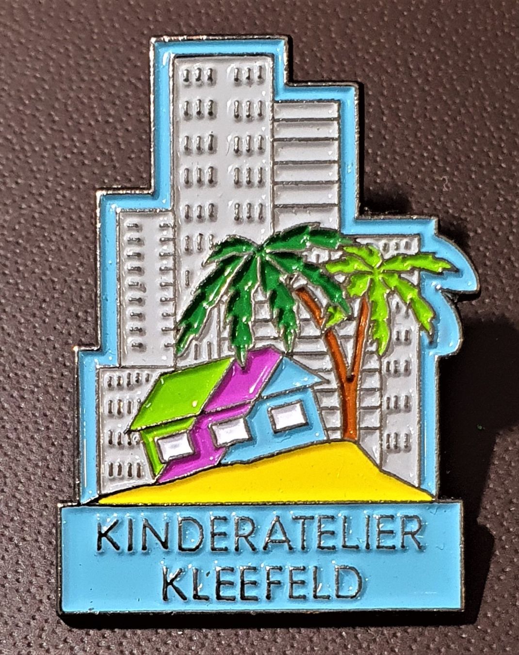 Borracce & Thermos: Q839 - Pin Kinderatelier Kleefeld / Palmen – Usato da Reinach BL venduto da Boston-Verkauf