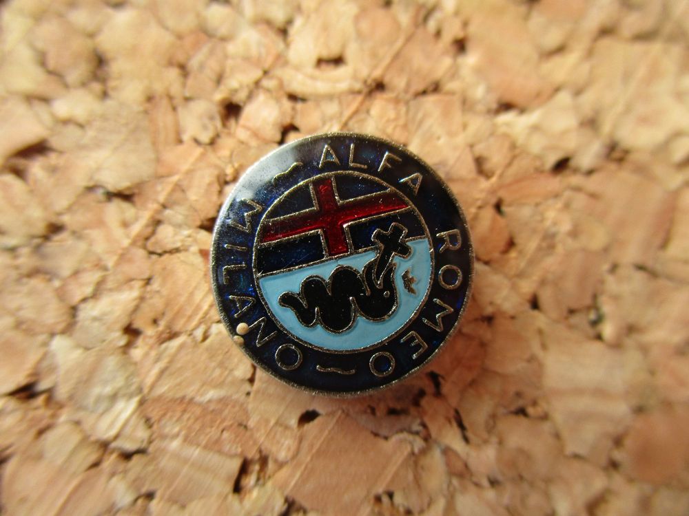Pin's Lapel pin enamel pins F1 ALFA ROMEO MILANO Won Every