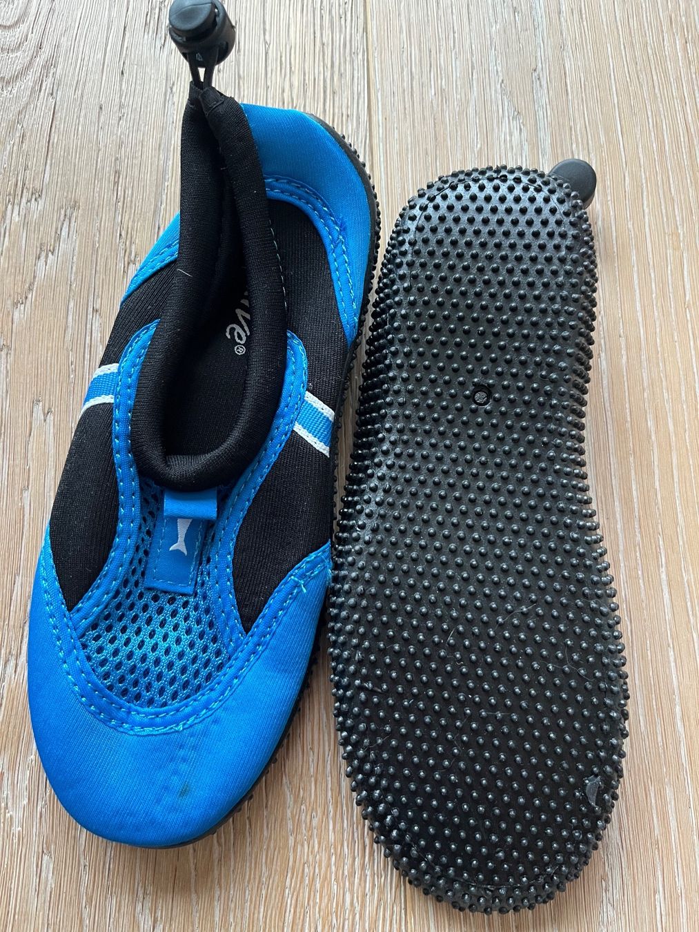Scarpe per ragazzi: Wasserschuh Grösse 33 – Usato da Aarburg venduto da cha_6t8j 1