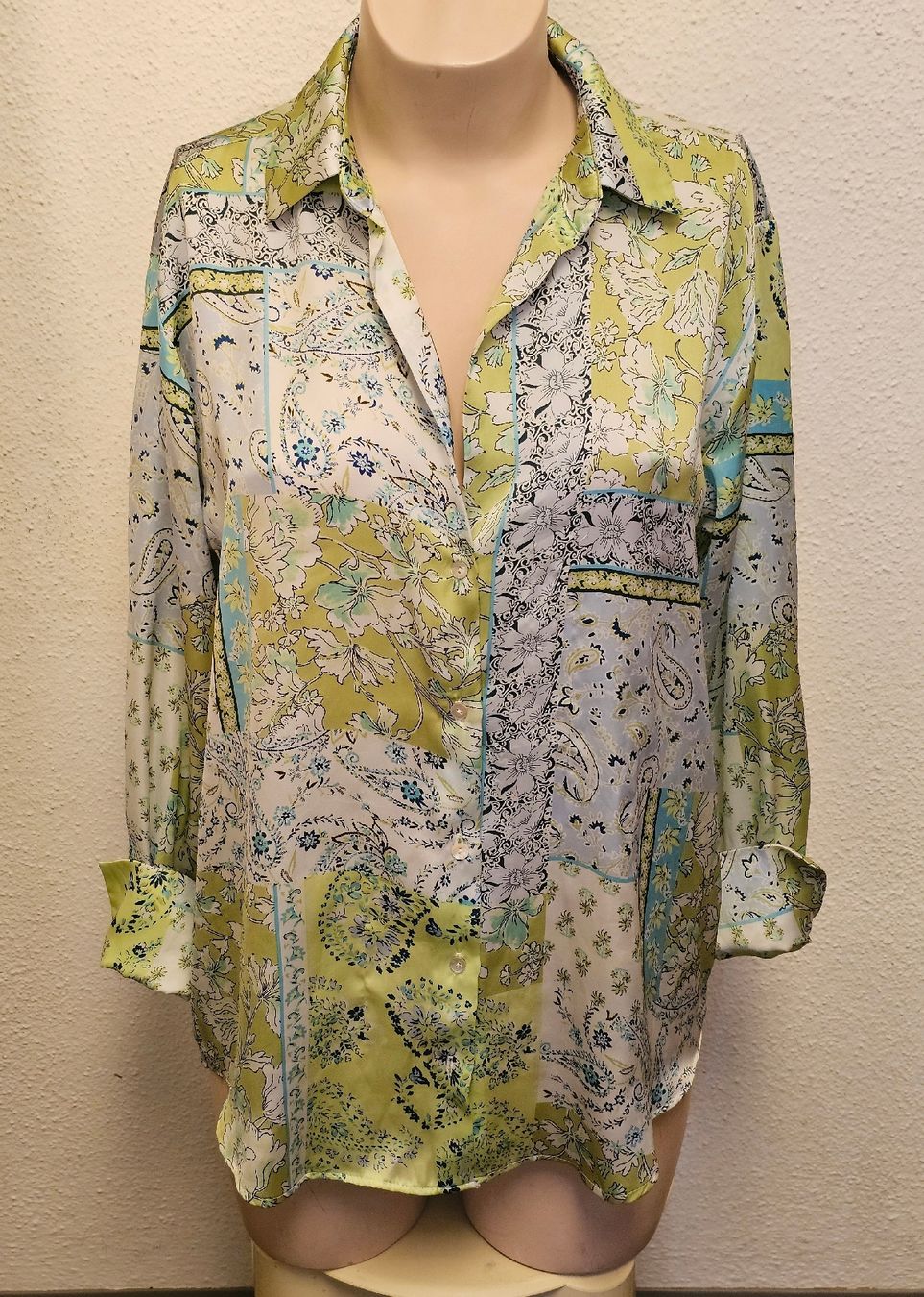 Zara Camicette: ZARA Damen Bluse Hemd Patchwork Print Gr. M Grün Blau Weiss – Usato da Urdorf venduto da ole_mrp9