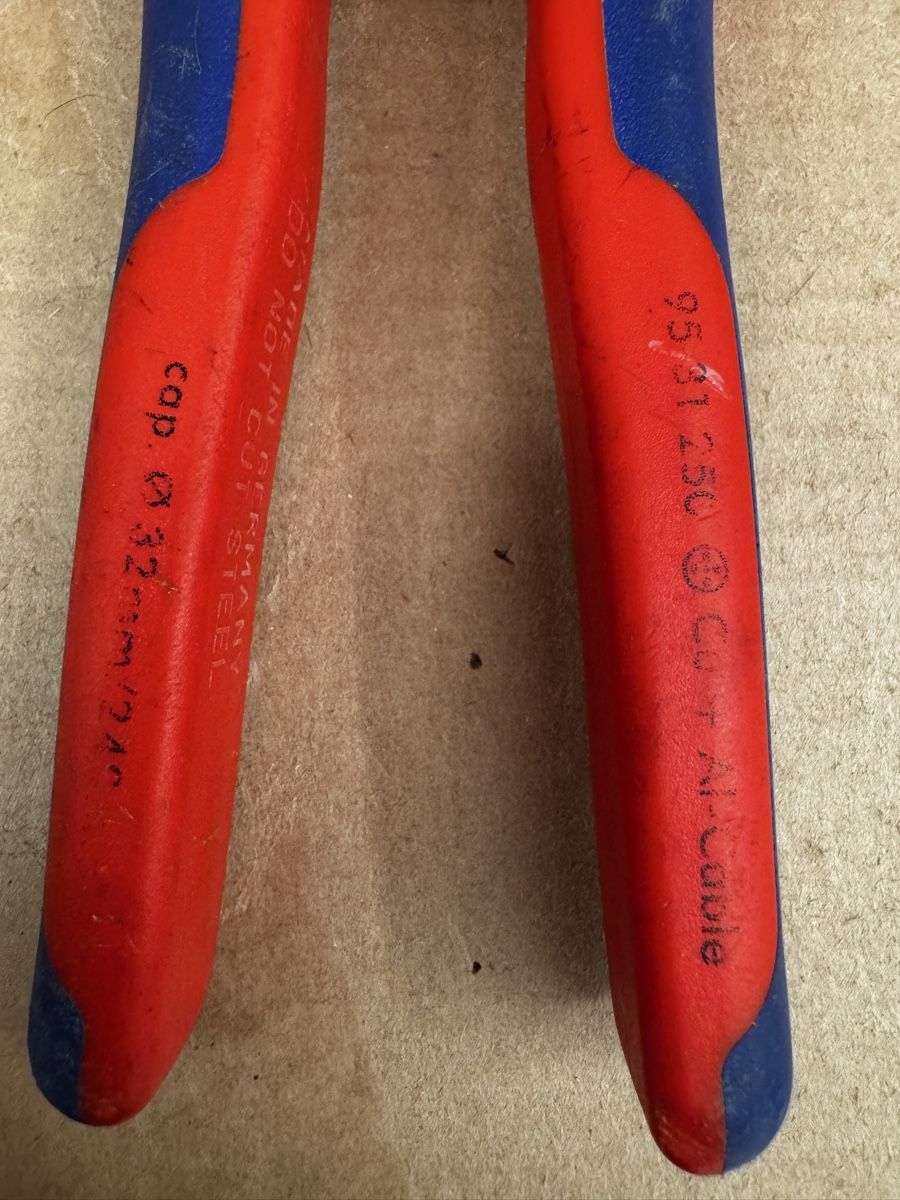 Knipex Tutti gli attrezzi: Knipex Kabelschneider 250 mm – Usato da Basel venduto da bau_6tk8 2