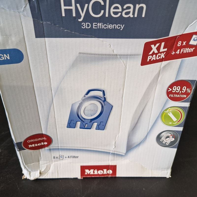 Miele Altro per la casa: MIELE HyClean 8x Staubsaugersäcke + 4 Filter – Usato da Muhen venduto da Restwert_Muhen