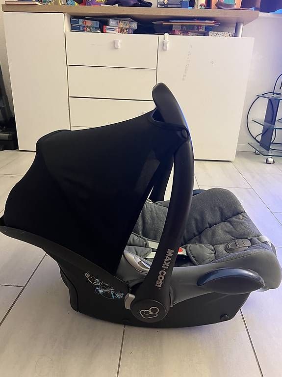 Seggiolini per auto: Maxi Cosi Babyschale + Isofix – Usato da Stadel venduto da Nikki_Gold 3
