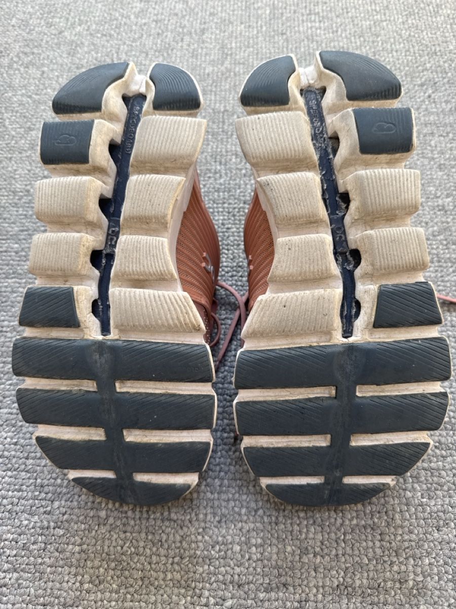 On Chaussures femmes: ON Turnschuhe – D'occasion à Matzingen par carola71 4