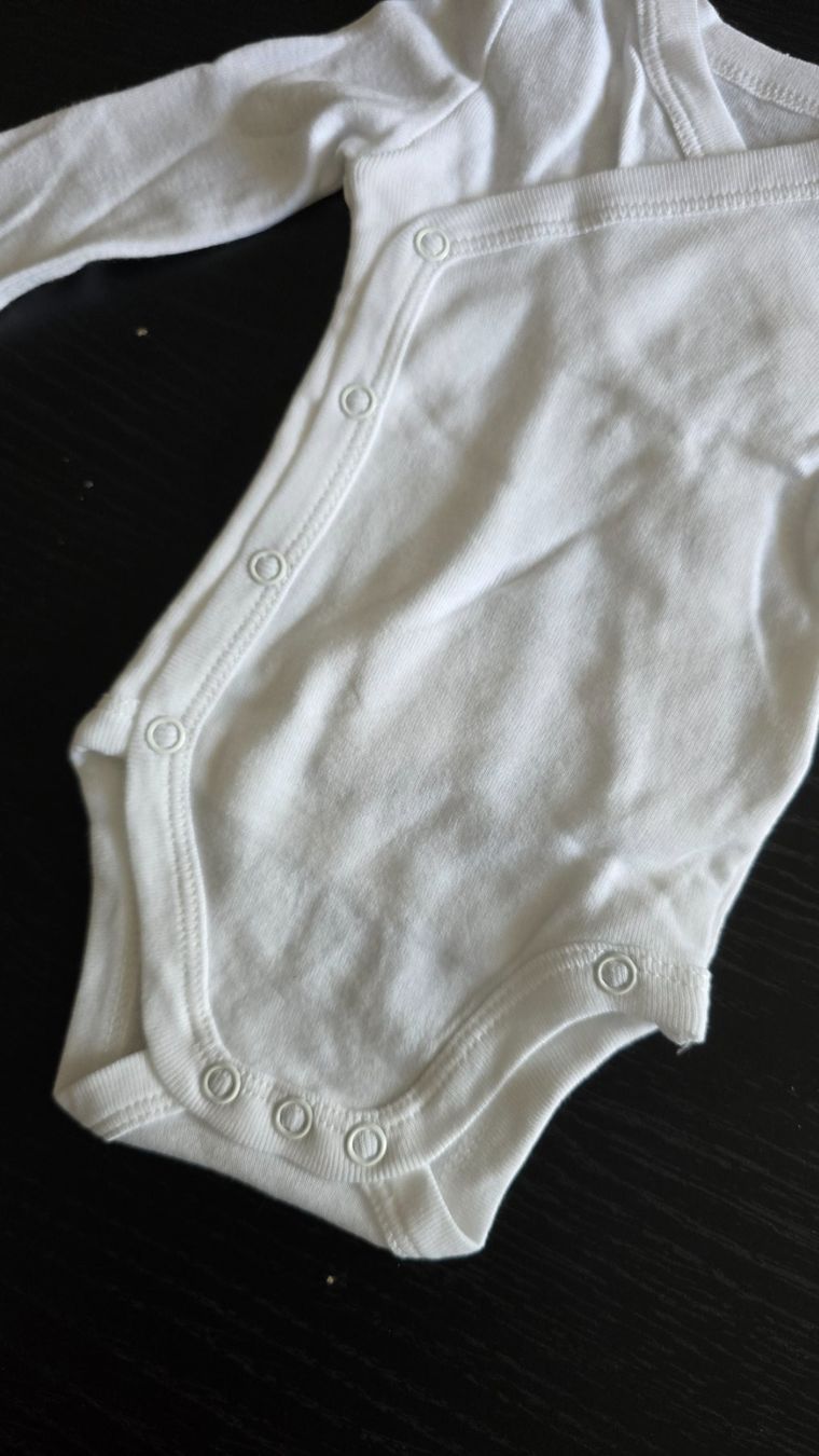 Pigiama & Simili: Newborn Essential: Weisser Wickelbody mit Langarm – Nuovo (secondo la descrizione) da Thalwil venduto da VitaMini 2